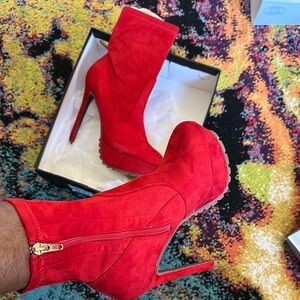 Liliana Red Heeled Boots Elegant Suede Design